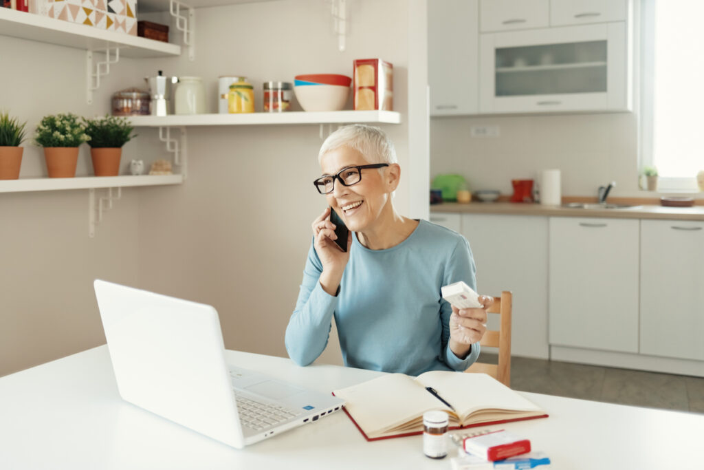 Patientin mit ihren Medikamenten